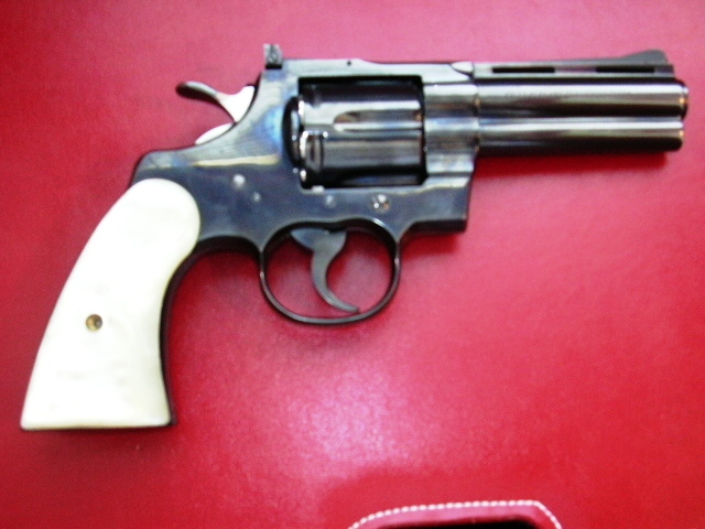 1968 Colt Python Royal Blue detail photo 6