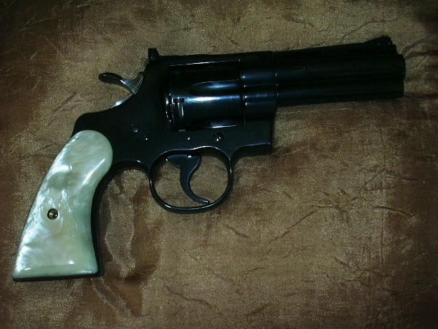 1968 Colt Python Royal Blue detail photo 1