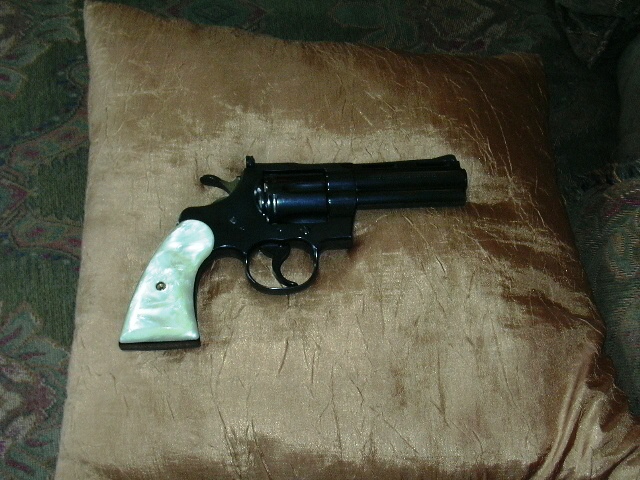 1968 Colt Python Royal Blue detail photo 2