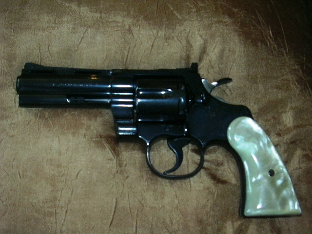 1968 Colt Python Royal Blue detail photo 3